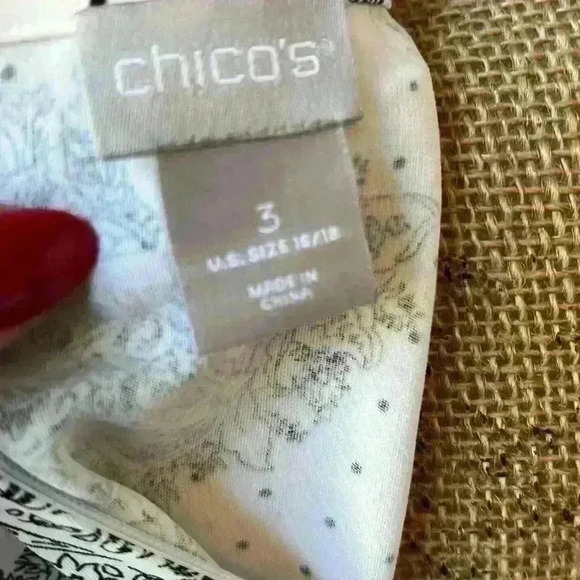 Chicos size 3 paisley silk like feel top .  Zipper in back for easy on/ off - Picture 4 of 5